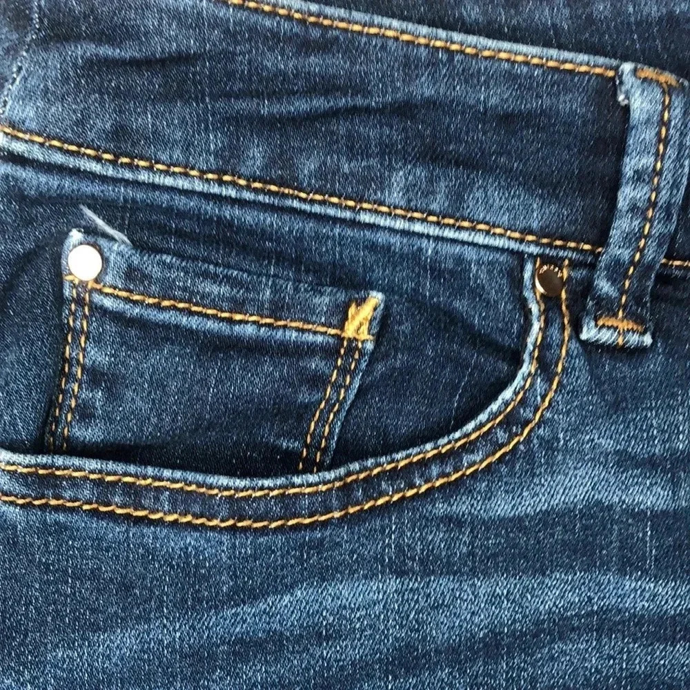 Chico’s The Platinum Crop Jeans - Picture 4 of 7